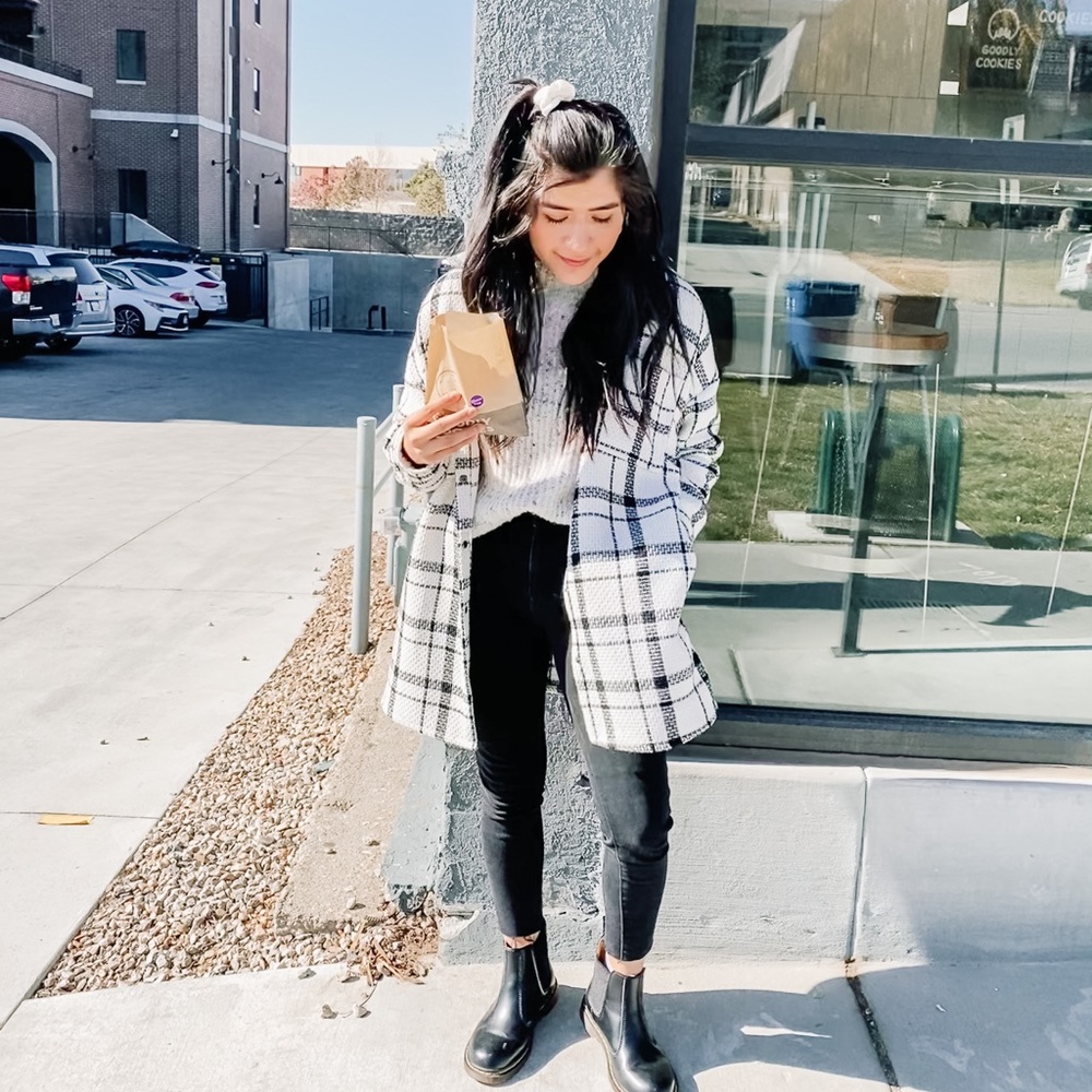 Meet your Posher, Idalia